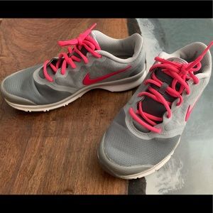 Nike fabric running/training shoe 653543